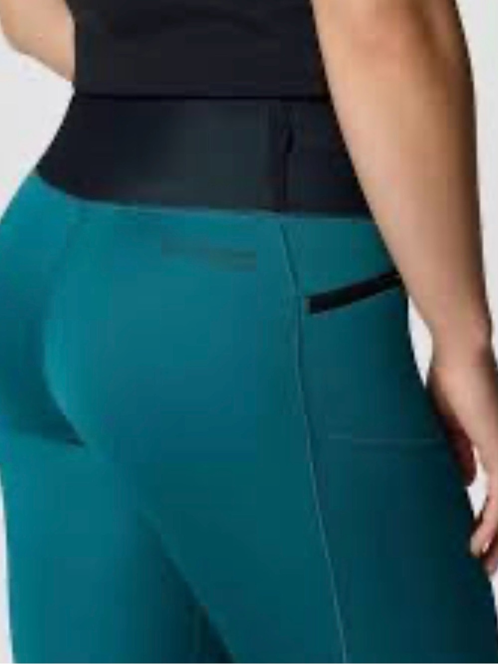 Columbia size  medium Teal Performance Women's Active Leggings - EUC NEVER WORN
